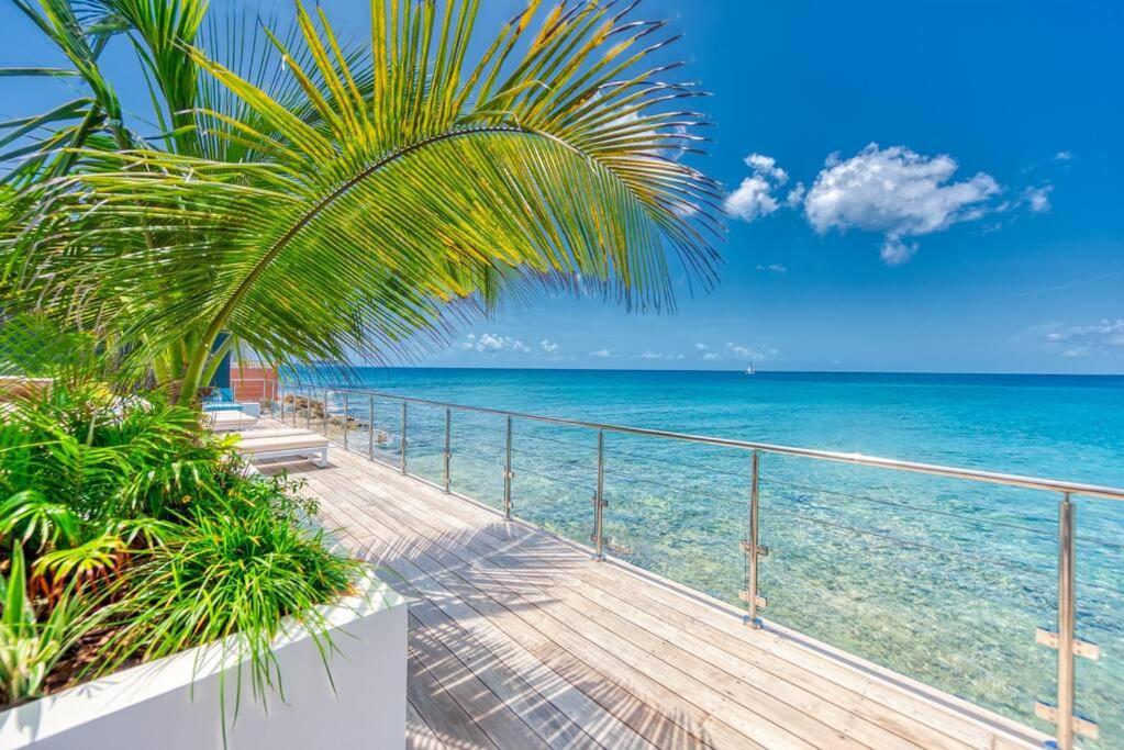 Surfsong Villa- Luxury Water Front Villa For 12 Maho Exterior photo