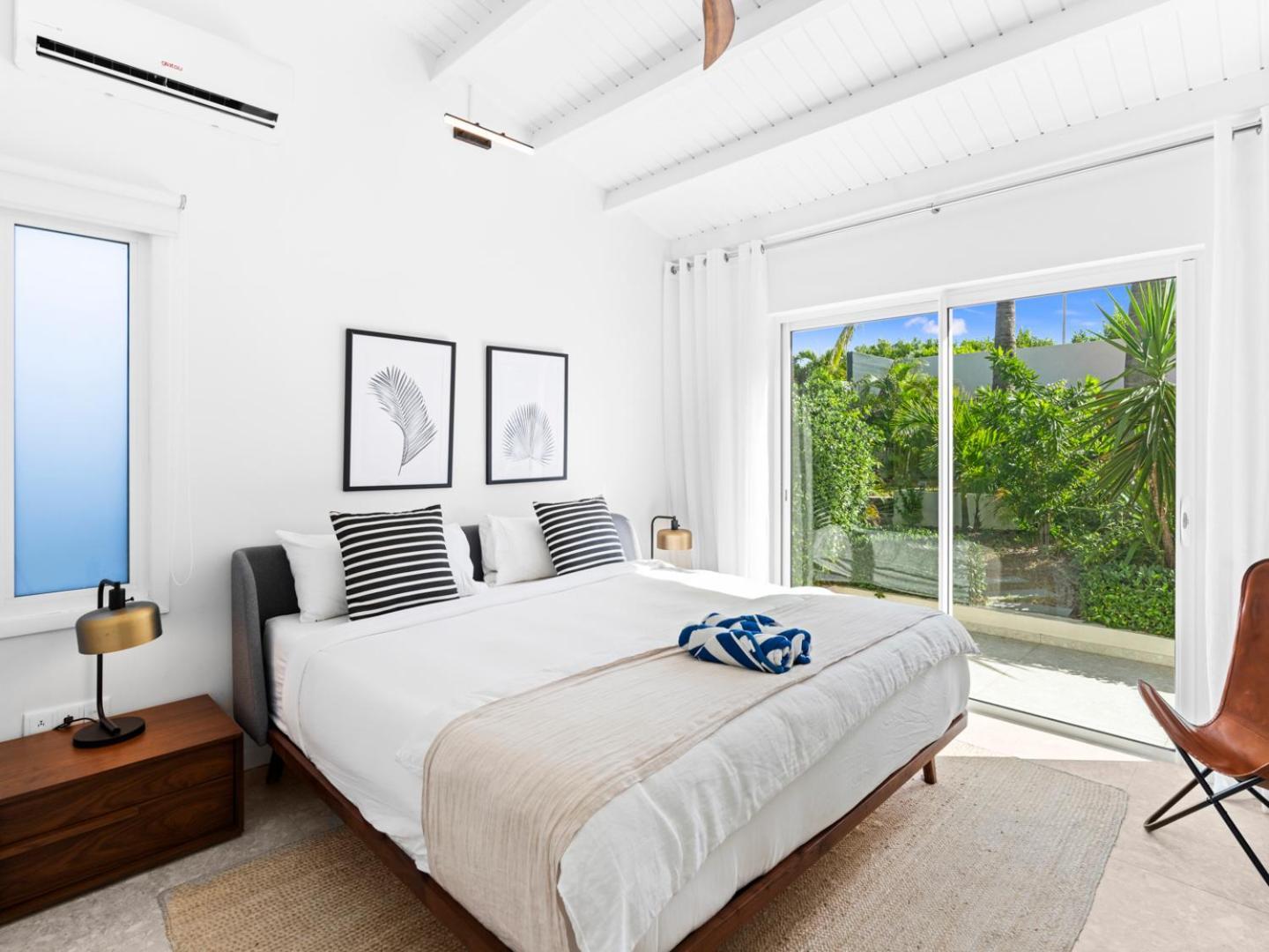 Surfsong Villa- Luxury Water Front Villa For 12 Maho Exterior photo